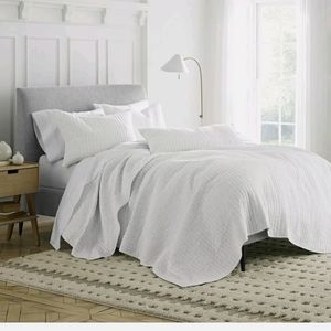 New Under The Canopy Organic cotton TWIN size Essential Quilt white
